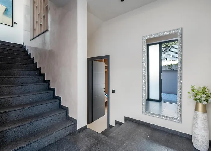 Helena * Μακάρσκα