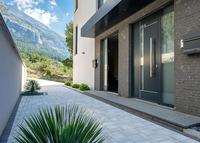 Helena * Μακάρσκα